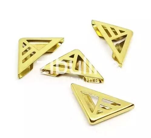 4 coins - Triangle ajour� dor�