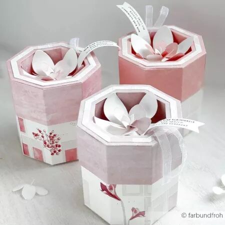 Die - Octogonal box with window - Alexandra Renke