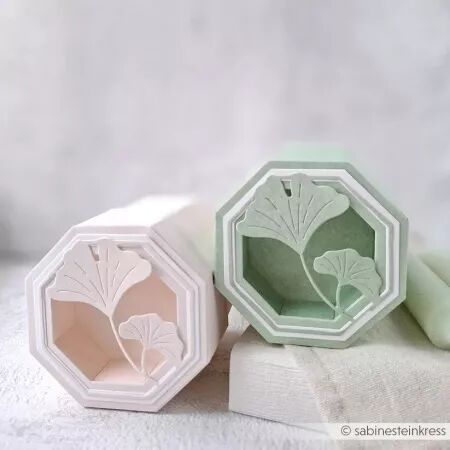 Die - Octogonal box with window - Alexandra Renke
