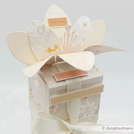 Die A4 - 3D bo&icirc;te &agrave; fleurs - Alexandra Renke