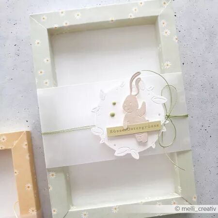 Papier - ronde de marguerites - fond vert sauge  - Alexandra Renke