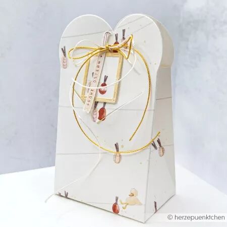 Papier - �ufs de P&acirc;ques suspendus SUR FIL 0 LINGE  - Alexandra Renke