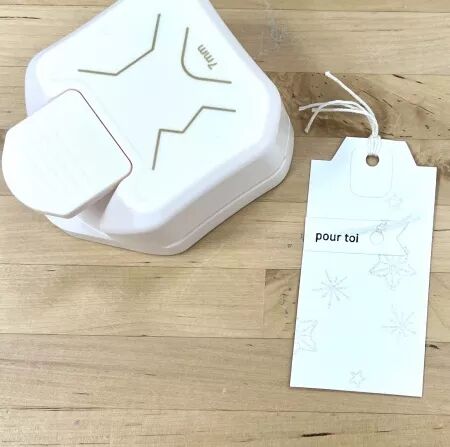 Perforatrice coins 3-in-1 - angles d&eacute;coratifs Labels